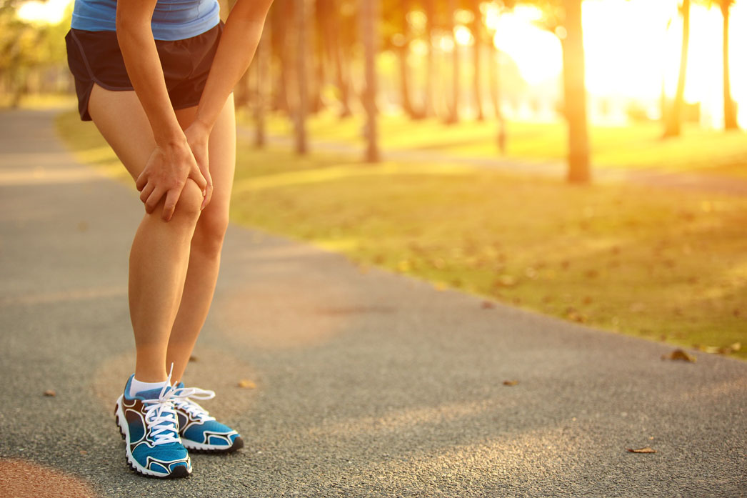 Runner experiencing knee pain
